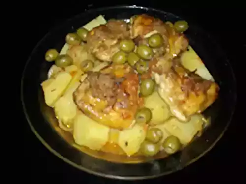 Tajine marocain de poulet aux pommes de terres et olives