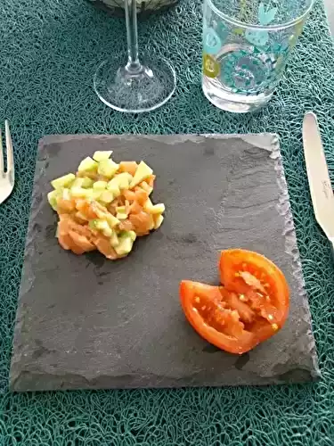 Tartare de saumon fumé et concombre à ma façon