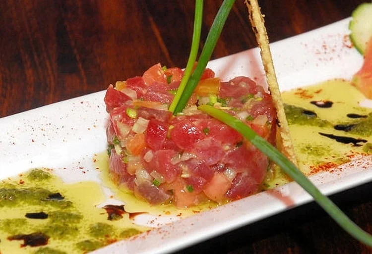 Tartare de thon rouge à l'huile d'argan et à la boutargue