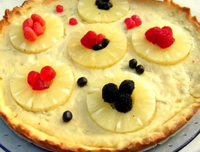 Tarte à l'ananas, au coco et au citron vert