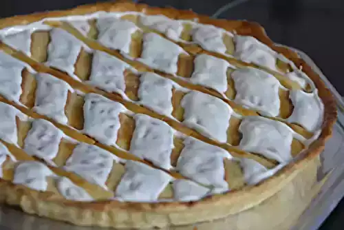 Tarte à la frangipane sur lit d'abricot