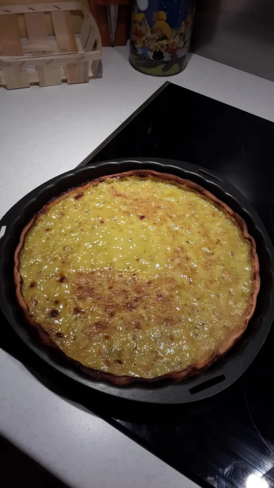 Tarte acidulée au citron vert et aux kiwis