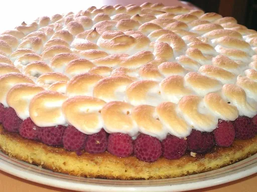 Tarte aux framboises meringuée