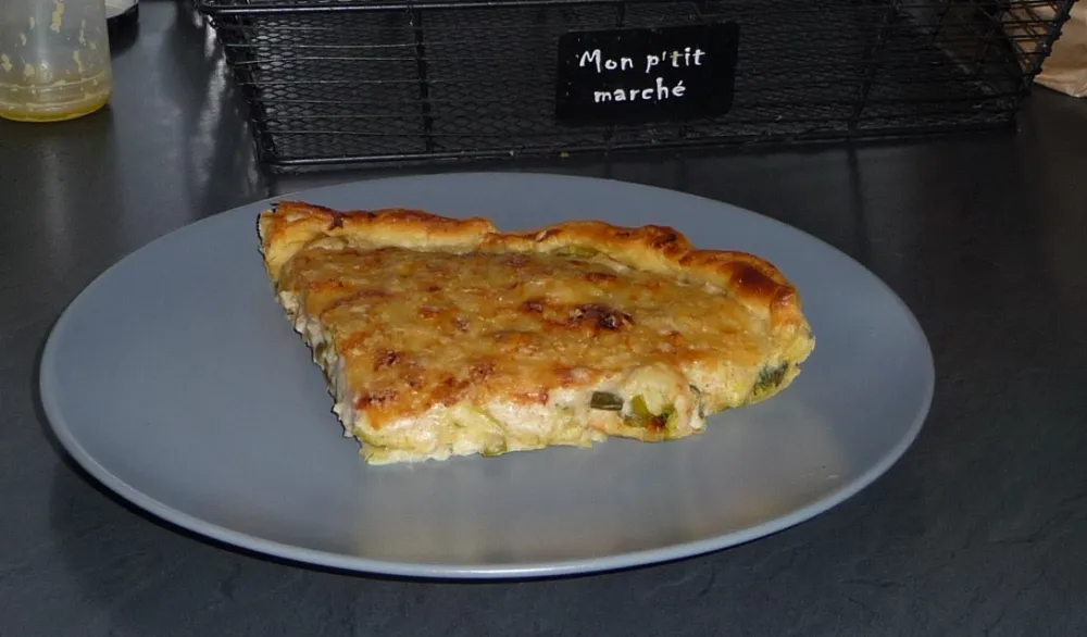 Tarte aux poireaux, crevettes et flétan