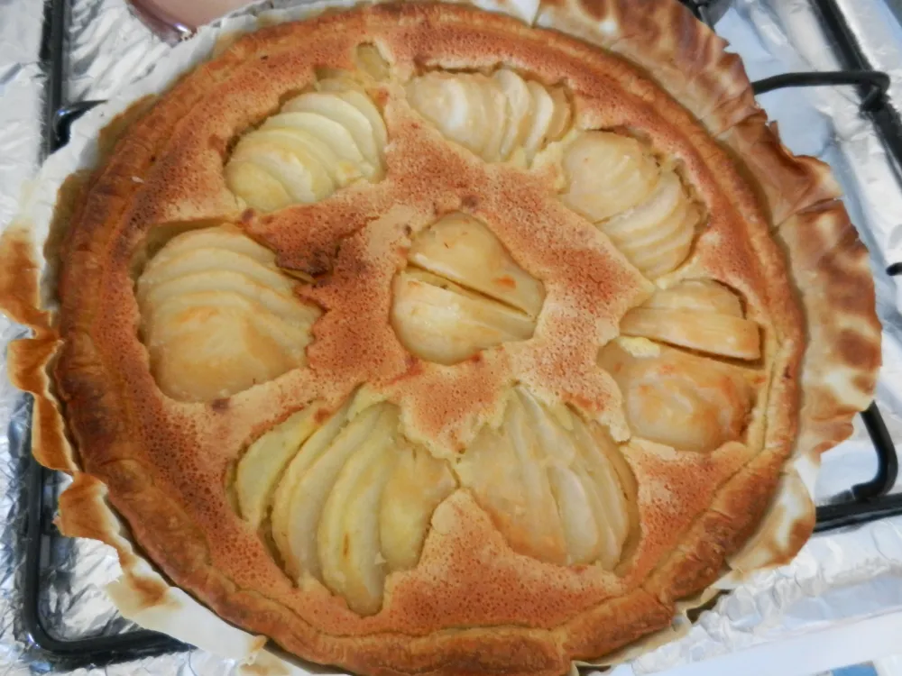Tarte aux poires sur lit d'amandes