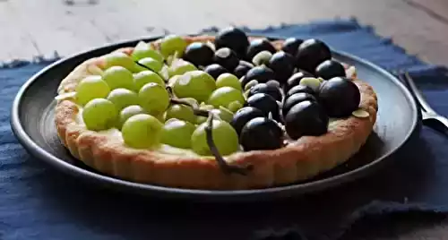 Tarte aux raisins bicolores à la crème pâtissière maison