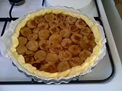 Tarte fine au boudin blanc et à la compote de pomme