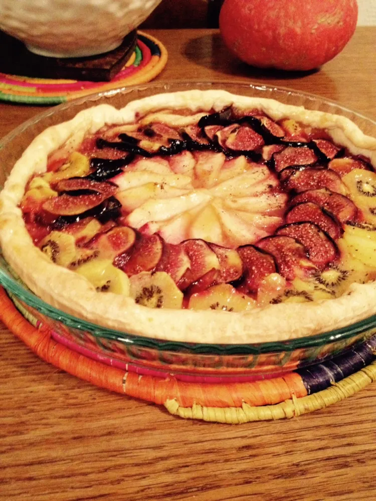 Tarte fine aux poires, figues et kiwis