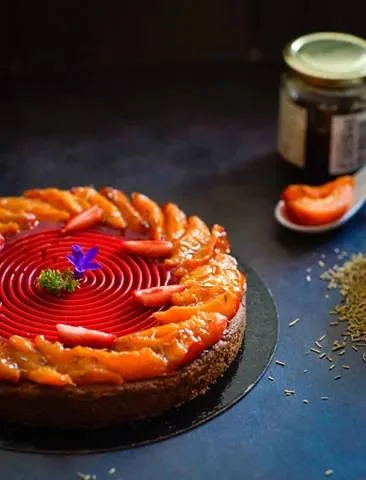 Tarte fraises et abricots rôtis au miel