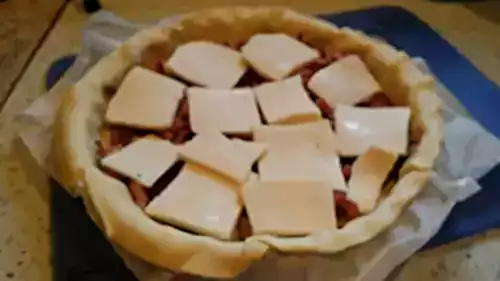 Tarte oignons, lardons, raclette