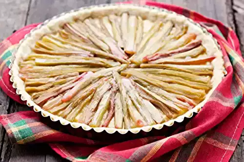 Tarte pâtissière à la rhubarbe