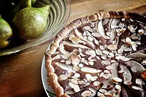 Tarte poires, chocolat, amandes et pralin