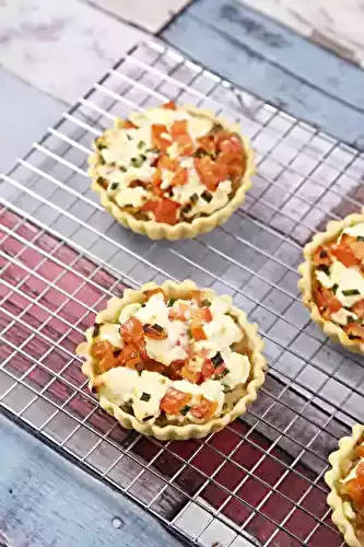 Tartelette au chèvre sur compotée d'oignons