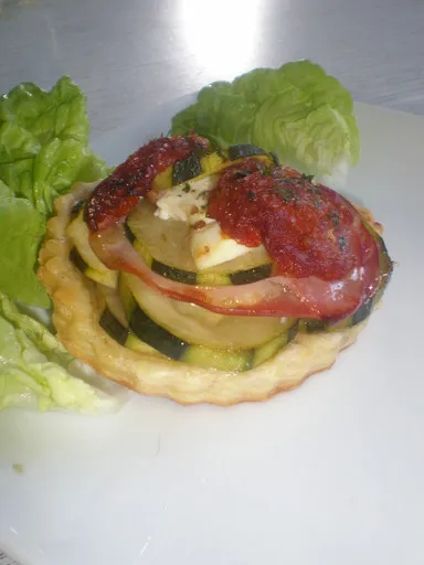 Tartelette légère à la courgette bacon et chèvre frais
