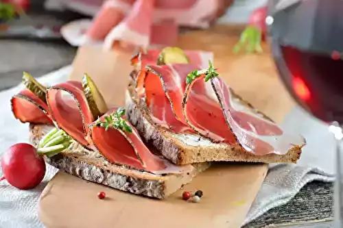 Tartine de chèvre frais et jambon cru