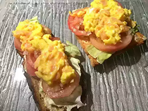 Tartine Oeuf brouillé et saumon