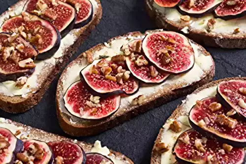 Tartines figues rôties, ricotta et noisettes concassées