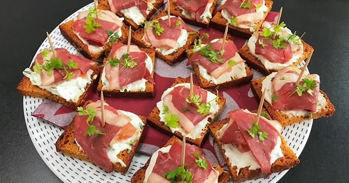 Toast magret canard fumé