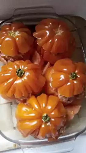 Tomates farcies au jambon, kiri, pesto et olives au micro-onde