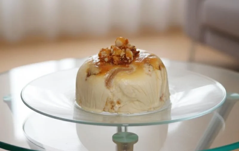 Vacherin Dolce de Leche aux noix de Macadamia caramélisées