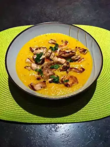Velouté carottes-coco-coriandre au poulet