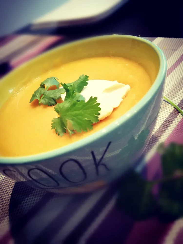 Velouté de lentilles corail à la feta