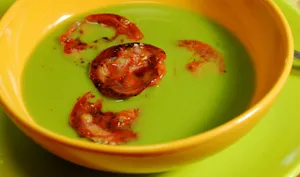 Velouté de petit pois et chorizo