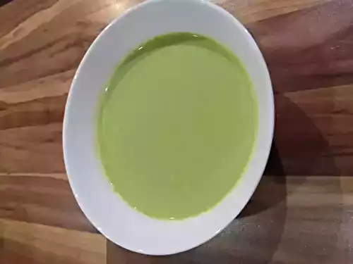 Velouté de petits pois et menthe poivrée