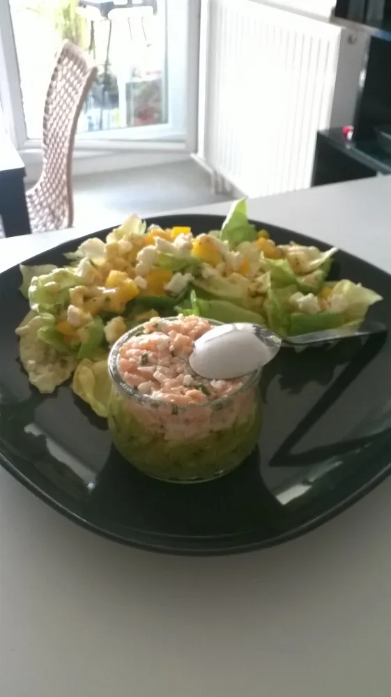 Verrine avocat façon guacamole et tartare de saumon thaï