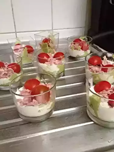 Verrine de jambon sur crème de chèvre et avocat