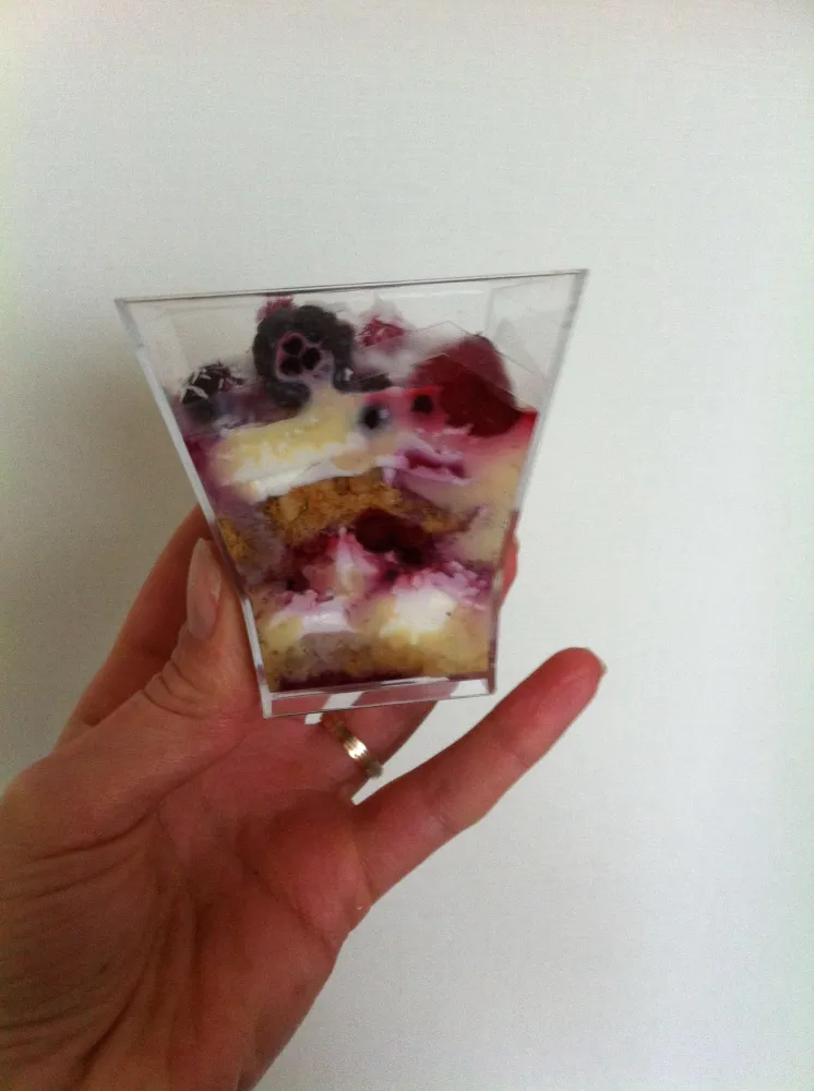 Verrines aux fraises mascarpone et crème anglaise