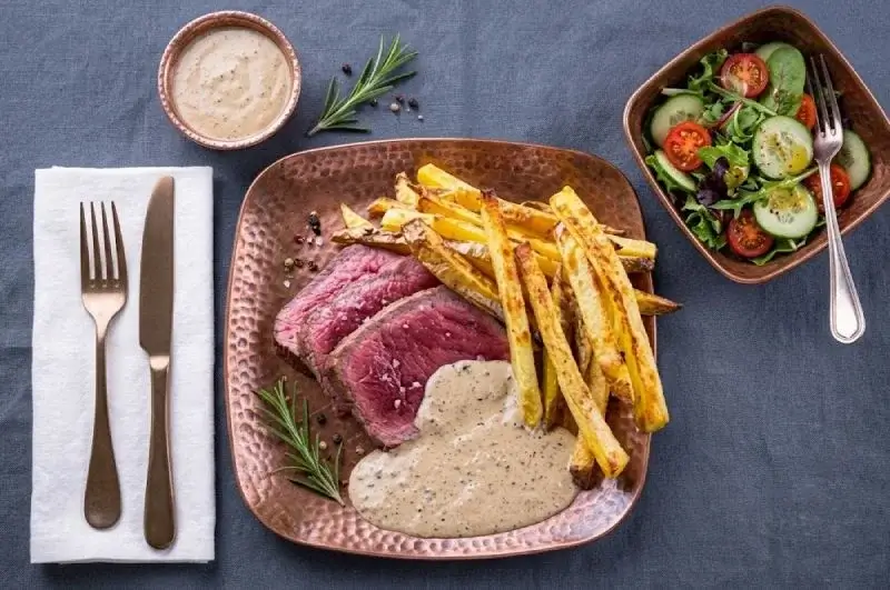 Bœuf grillé au Bleu d'Auvergne et pommes de terre fondantes