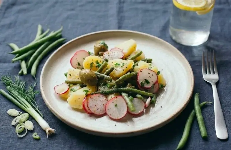 Salade tiède de pommes de terre, haricots verts et câpres