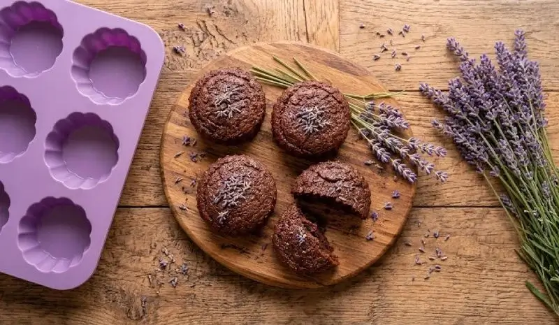Moelleux au chocolat au lait et à la lavande