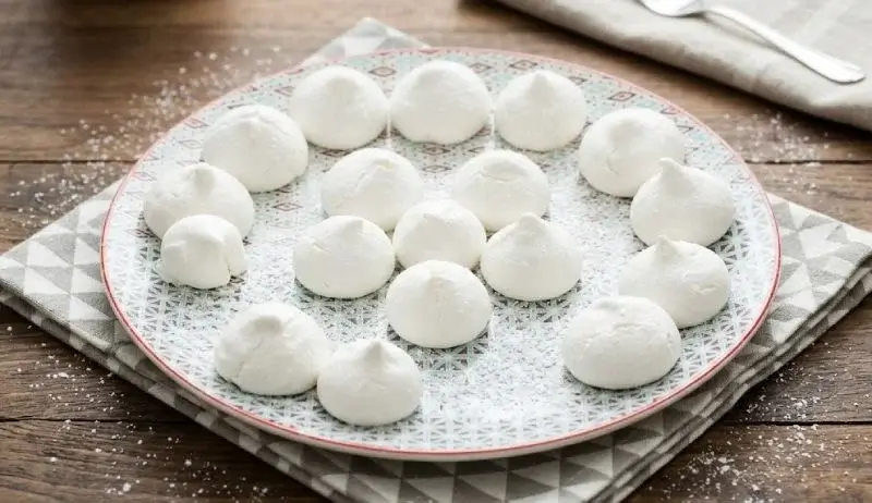 Petites meringues blanches