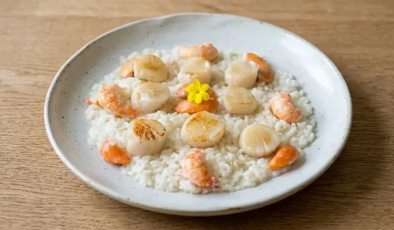Risotto crémeux aux Saint-Jacques et aux langoustines