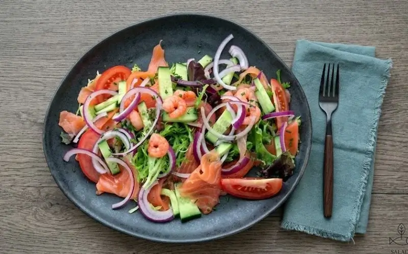 Salade Hollandaise aux crudités et fruits de mer