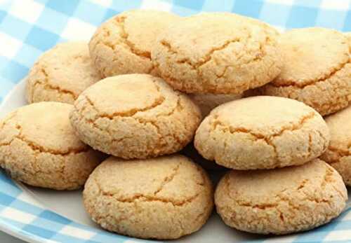 Amaretti - biscuit italien , des délicieux gâteaux gourmands