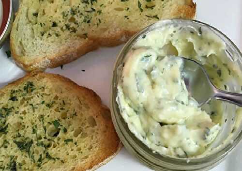 Beurre d'ail au thermomix - un délice pour tartiner vos pains.