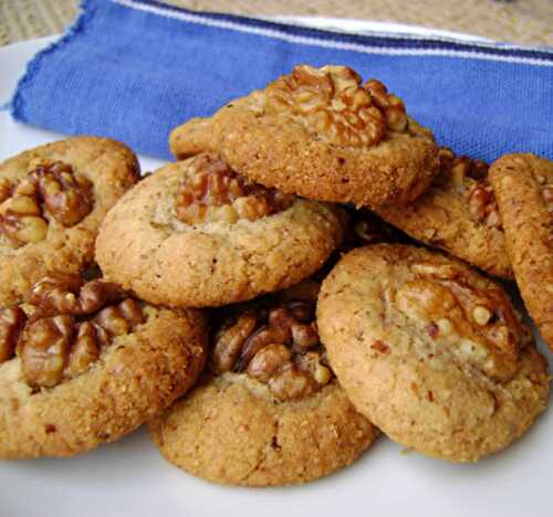 Biscuits avec la farine de sarrasin et aux noix sans gluten.