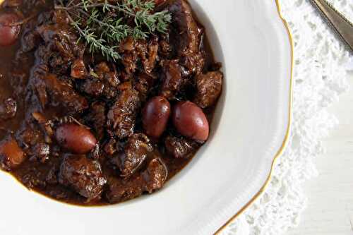 Boeuf bourguignon aux olives cookeo - un plat pour la famille.