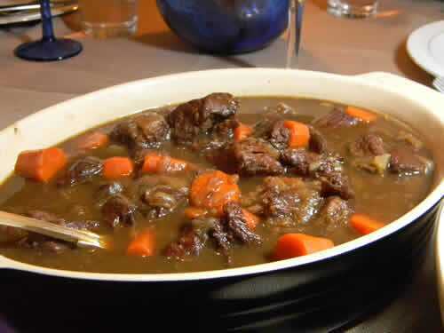 Boeuf bourguignon moutarde cookeo - un plat classique et délicieux.