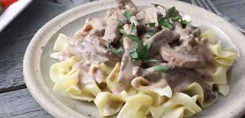 Boeuf Stroganoff onctueux - un délicieux plat pour votre dîner.