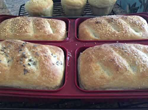 Brioche au lait au thermomix - un pain au lait léger et moelleux .