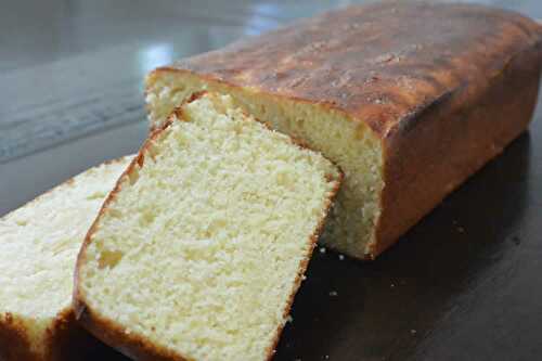 Brioche facile faite à la maison - pour le petit déjeuner ou goûter.