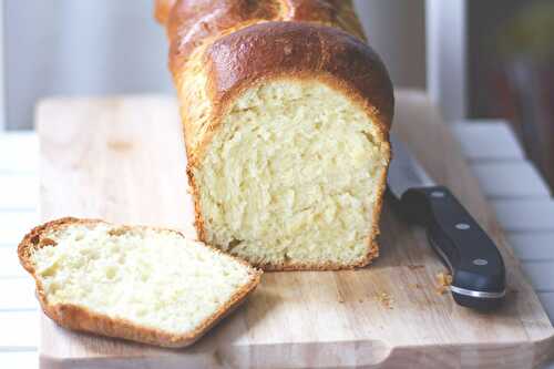 Brioche moelleuse facile à la maison - pour votre petit déjeuner.