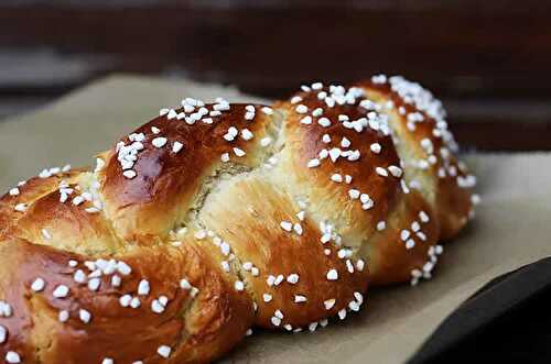 Brioche tressée moelleuse - un délice pour votre goûter.