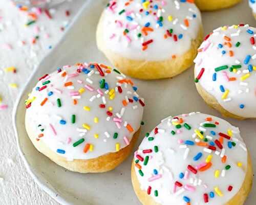 Brioches à la crème pâtissière et glaçage - pour une fête ou anniversaire