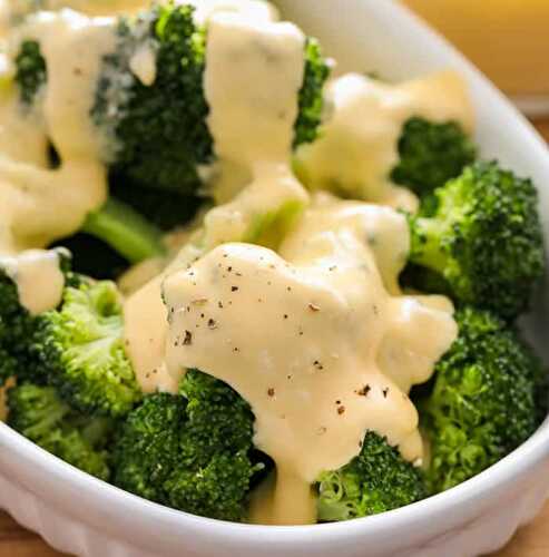 Brocoli à la sauce au fromage - idéale comme entrée cet été