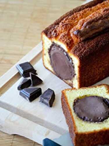 Cake au yaourt glacé au chocolat noir - recette facile.